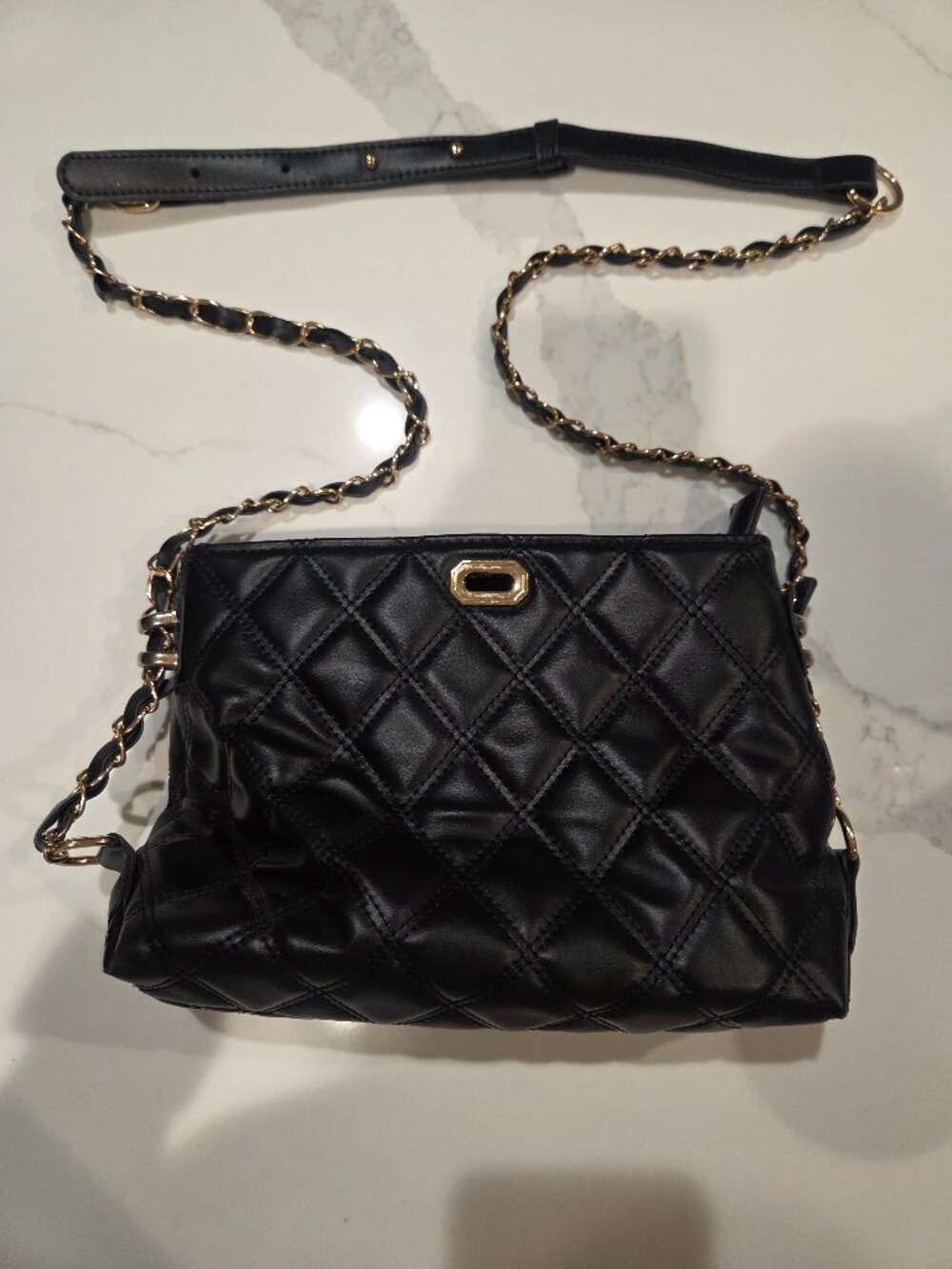 Crossbody Black and gold purse
